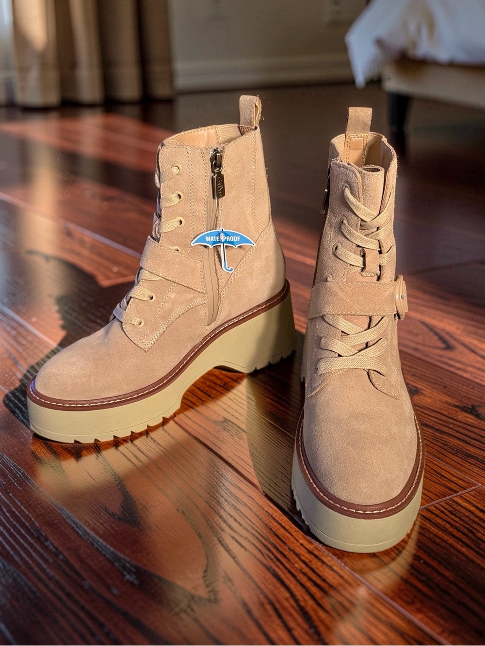 Aqua College NWT Sz 8M Beige Suede Waterproof Lace-Up Platform Ankle Boots SH431